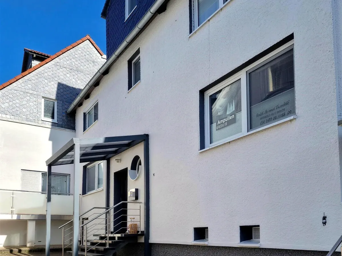 Eingang des Kosmetikstudios am Kirchplatz 5 in Habichtswald-Ehlen